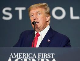 Trump reclama ser restituido como presidente o elecciones inmediatas