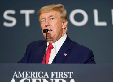 Trump reclama ser restituido como presidente o elecciones inmediatas