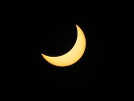 Imágenes. Eclipse solar híbrido deja postales asombrosas sobre el Pacífico