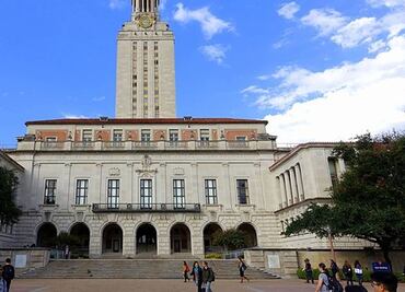 Alumnos con bajos ingresos estudiarán gratis en Universidad de Texas