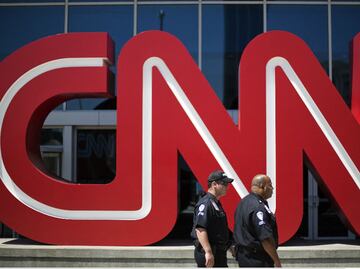CNN despide a 3 empleados por ir a la oficina sin contar con vacuna anticovid
