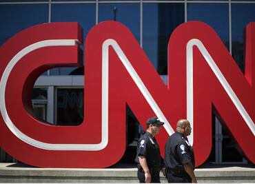 CNN despide a 3 empleados por ir a la oficina sin contar con vacuna anticovid