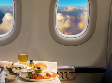 ¿Cómo es volar en primera clase? Así es la experiencia de vuelo y sus beneficios con Delta