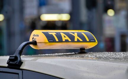 Taxista lleva a pasajero ebrio que se negó a usar cubrebocas a la policía