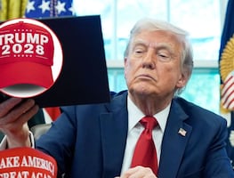 Las 'tiendas Trump' ya venden camisetas y gorras para promocionar su tercer mandato