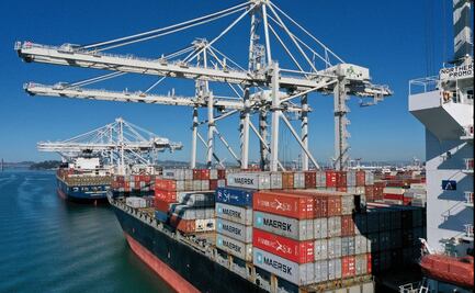 Crisis portuaria alcanza a Estados Unidos; miles de contenedores siguen en el océano