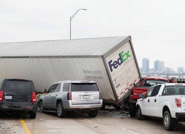 Video. Accidente de 130 vehículos en Fort Worth deja 6 muertos