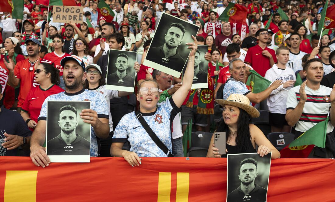 Diogo Jota y André Silva serán velados y enterrados este fin de semana en su tierra natal. (Peter Klaunzer/Keystone via AP)