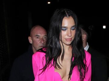 Dua Lipa arrasa con la tendencia ‘bra out’ en Londres