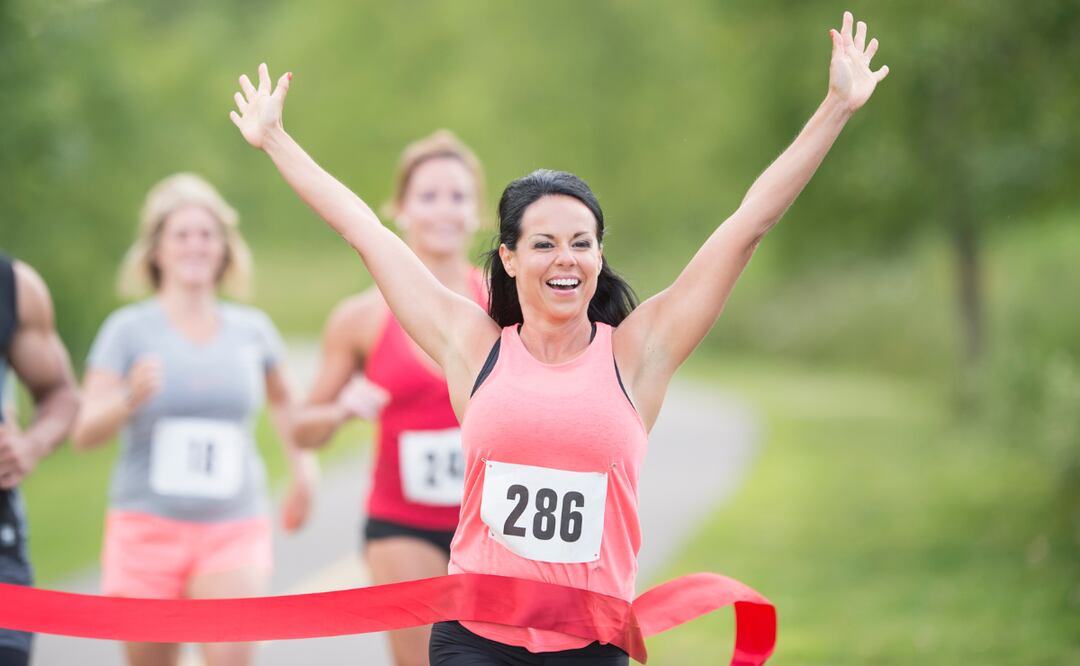 Maratón y Medio Maratón CDMX 2025. ¿Cómo ganar hasta $50,000 dólares? Fecha, requisitos y ruta. Foto: Canva