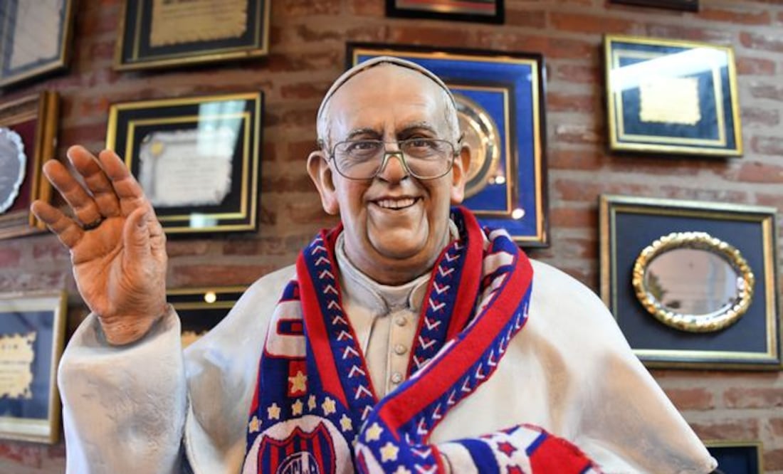 Relacionan la hora de la muerte del papa con su número de afiliación a equipo de futbol argentino. ¿Coincidencia? Foto: EFE / Enrique García Medina