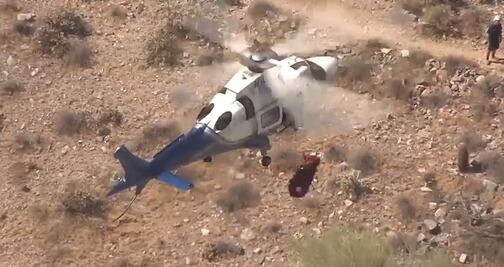 Rescate en helicóptero sale de control y mujer de 74 años gira sin parar