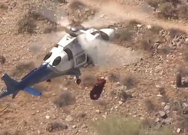 Rescate en helicóptero sale de control y mujer de 74 años gira sin parar
