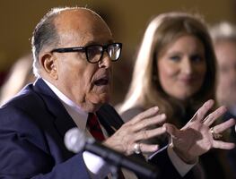 Hospitalizan a Rudy Giuliani, abogado de Trump, por coronavirus
