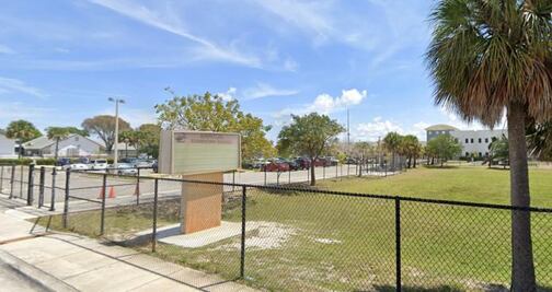 Mujer amenaza con desatar tiroteo en la escuela de sus hijos en Florida