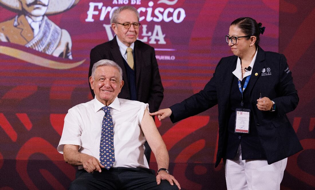 AMLO defendió que México use las vacunas anticovid de Rusia y Cuba para la campaña gratuita de refuerzo tras haber recibido el fármaco cubano de Abdala. . EFE/Presidencia de México