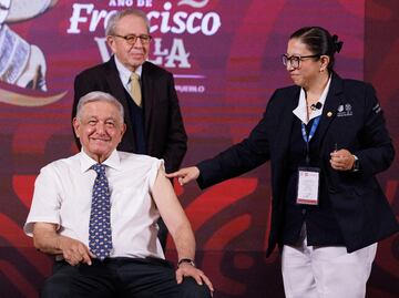 AMLO recibe dosis de vacuna Abdala contra Covid-19; defiende eficacia de las vacunas cubanas y rusas