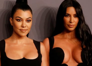 Kourtney y Kim Kardashian lucen vestidos de impacto en gala amfAR