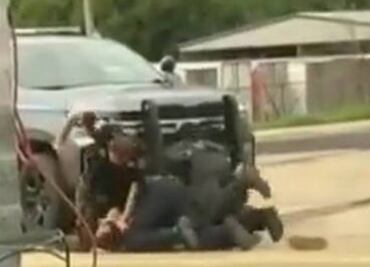 Video. Policías golpean brutalmente a hombre durante arresto en Arkansas