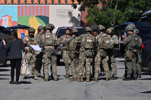 Caos en California: FBI abate a sospechoso tras tomar rehenes en un banco