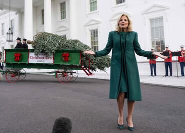 ¡Catástrofe Navideña! Fuertes Vientos derriban el Árbol de Navidad de la Casa Blanca
