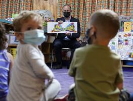 Distrito escolar de Florida recibe primer fondo de Biden por usar cubrebocas