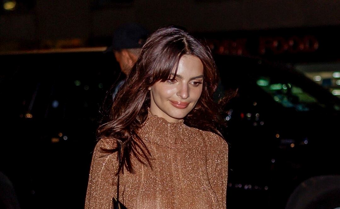 Emily Ratajkowski deja poco a la imaginación con vestido traslúcido sin sostén. Foto: The Grosby Group