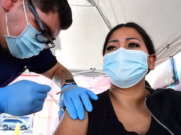 EU urge a todos los adultos a ponerse refuerzo de la vacuna por ómicron