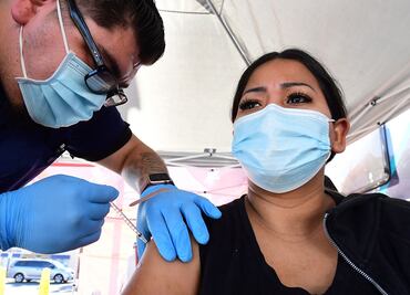 EU urge a todos los adultos a ponerse refuerzo de la vacuna por ómicron