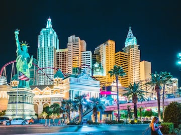 Las Vegas prohíbe quedarse parado en puentes de The Strip bajo amenaza de prisión