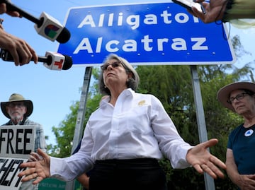 Crisis en Alligator Alcatraz: jueza ordena su cierre; Florida apelará mientras mantiene deportaciones de migrantes