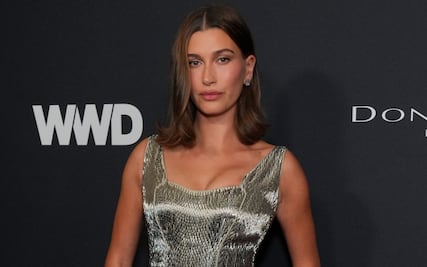 “Una verdadera belleza”: Hailey Bieber causa sensación en Instagram con atrevida sesión cubierta con sábanas