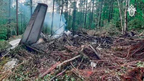 Avión de pasajeros se estrella en Rusia; hay casi 50 muertos