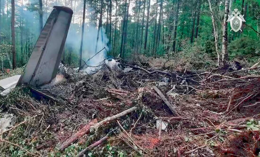 Avión de pasajeros se estrella en Rusia; hay casi 50 muertos. Foto: AP /Comisión de Investigaciones de Rusia