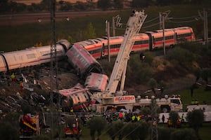 Sheinbaum confirma que buscan a un mexicano tras el accidente de tren en España: hay siete heridos