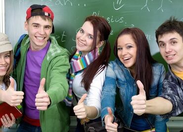 Ofrecen beca de verano para alumnos de preparatoria en Chicago