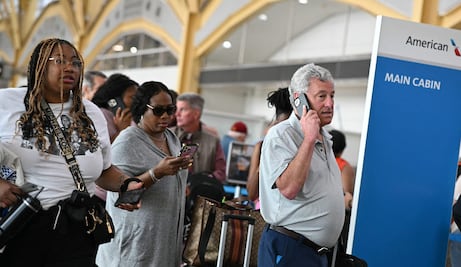 American Airlines reanuda operaciones tras"problema técnico" antes de Nochebuena