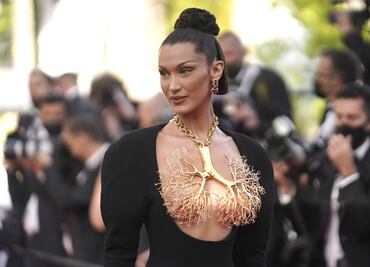 Bella Hadid seduce en Cannes con sexy y arriesgado vestido-joya