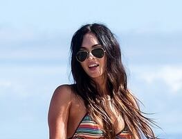 Megan Fox se luce con minivestido rosa en Tulum, México
