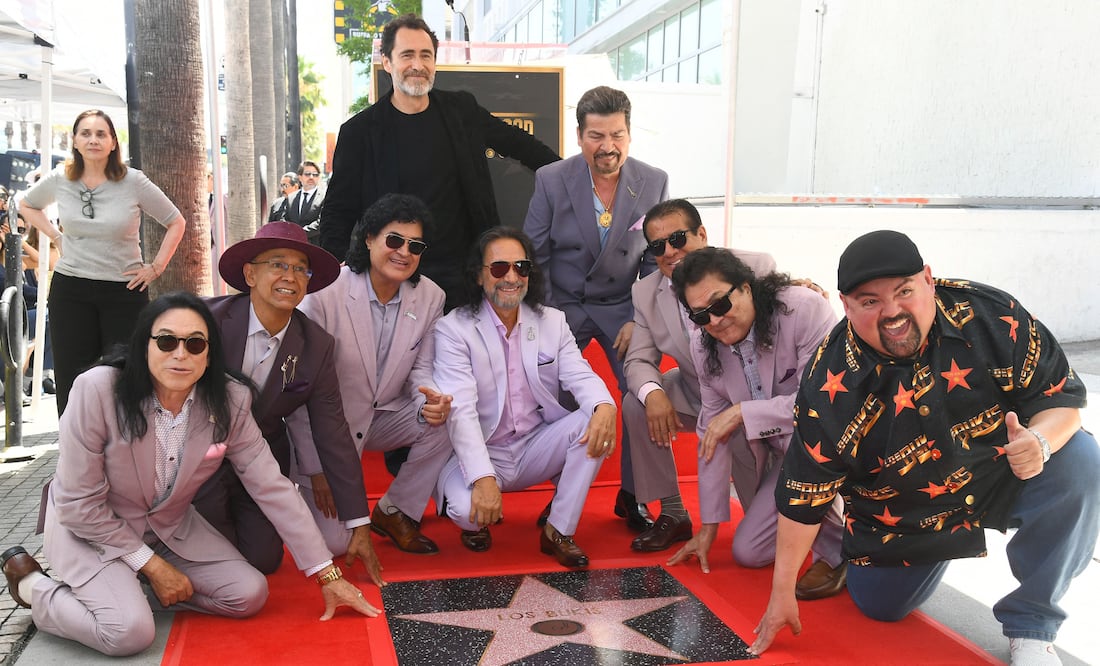 Los Bukis reciben estrella en Hollywood y se la dedican a los migrantes: “Son la fuerza silenciosa del país”. Foto: AFP
