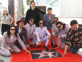 Los Bukis reciben estrella en Hollywood y se la dedican a los migrantes: “Son la fuerza silenciosa del país”