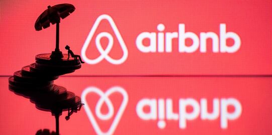 Airbnb pagará gastos funerarios de víctimas de tiroteo durante fiesta