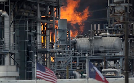 Se registra explosión e incendio en una refinería de Pemex en Deer Park, Texas