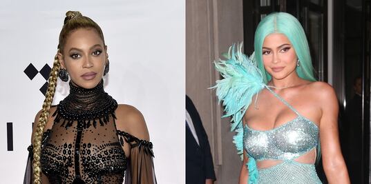 Kylie Jenner y Beyoncé, en duelo de vestidos negros de raja 