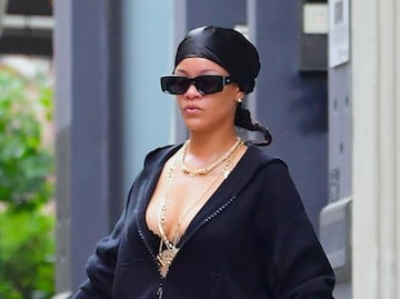 Rihanna conquista Nueva York con diminuta falda y bralette