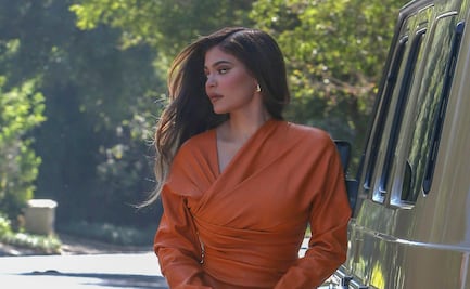 Kylie Jenner presume su embarazo en gala de la NYFW