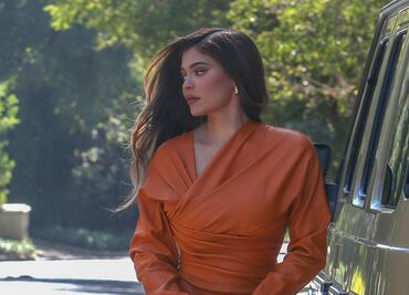 Kylie Jenner presume su embarazo en gala de la NYFW