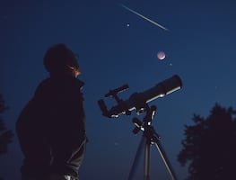 Lluvia de las Eta-Acuáridas y Eta-Líridas, Luna de Flores y más fenómenos astronómicos imperdibles de mayo