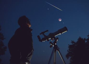 Lluvia de las Eta-Acuáridas y Eta-Líridas, Luna de Flores y más fenómenos astronómicos imperdibles de mayo