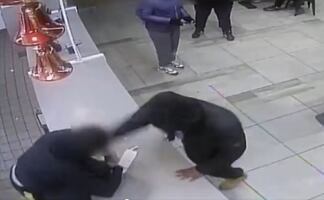 Video. Golpean a empleado de Burger King en NY porque orden tardó mucho
